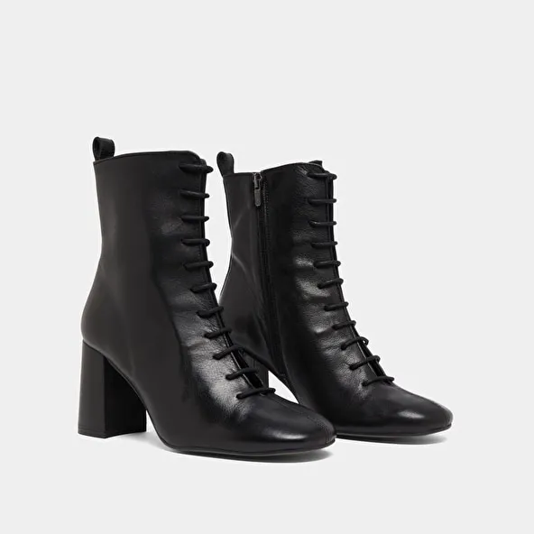 Heeled and lace-up ankle boots in black leather