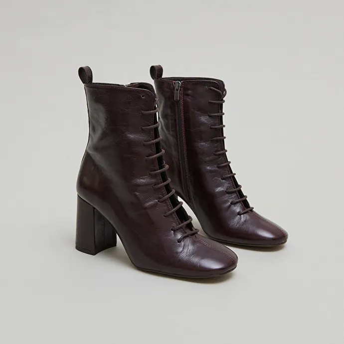 Heeled and lace-up ankle boots in chocolate distressed leather