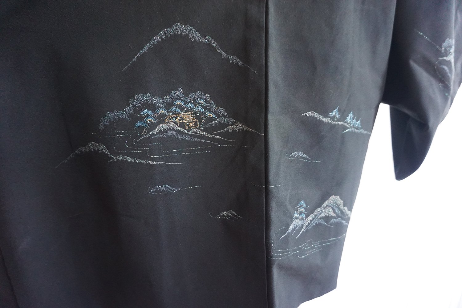 Vintage Haori/Kimono With Mountain design 1980s